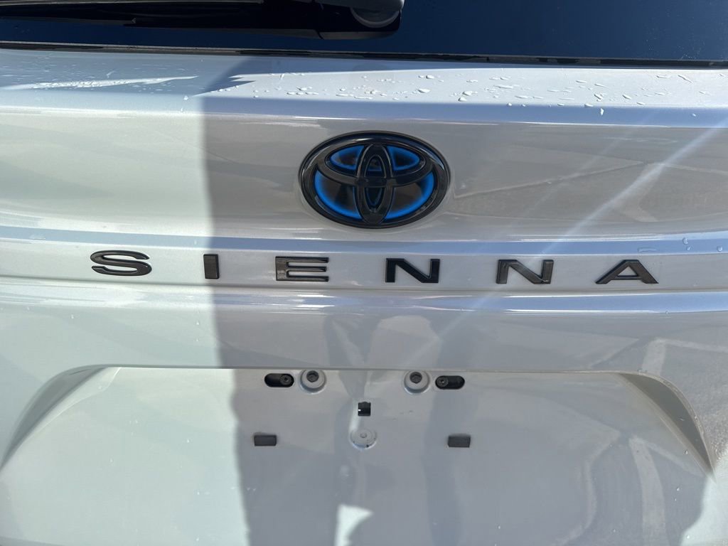 Used 2023 Toyota Sienna XLE Woodland Edition image 32