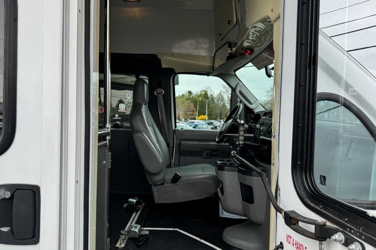 Used 2011 Ford E-350 and Econoline 350 Extended Super Duty w/ PWR Group RWD image 15