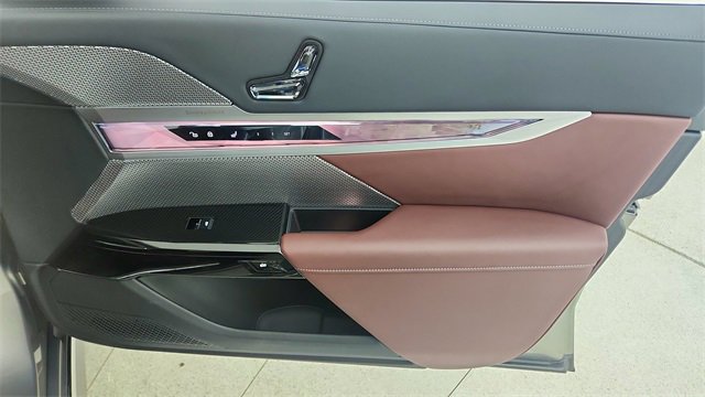 Used 2025 BMW i7 eDrive50 image 25