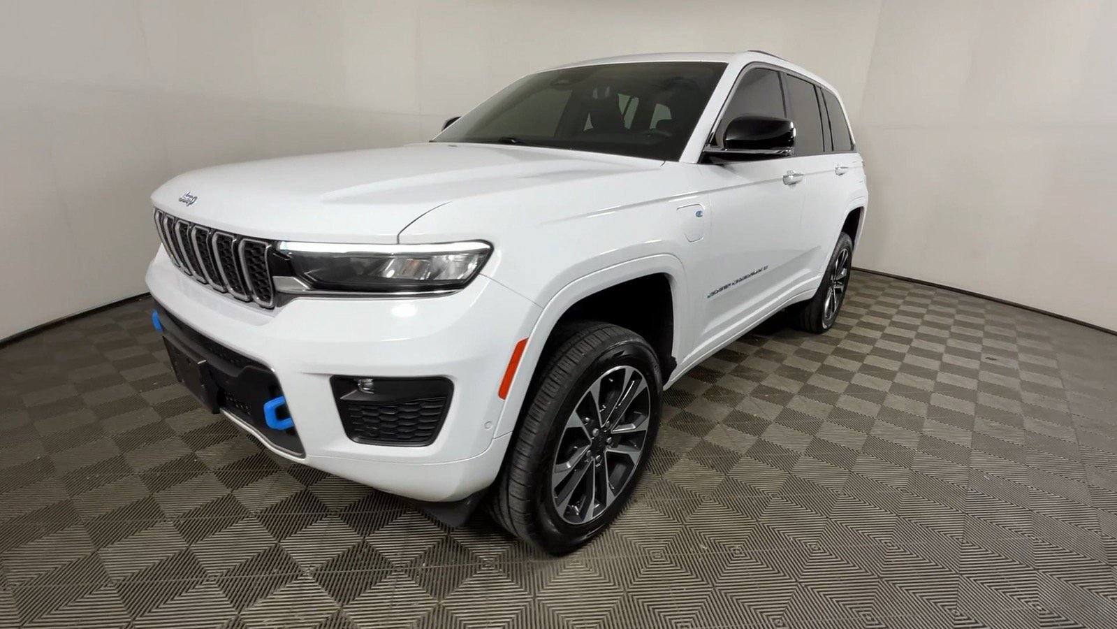 Used 2023 Jeep Grand Cherokee Overland w/ Luxury Tech Group IV AWD/4WD image 11