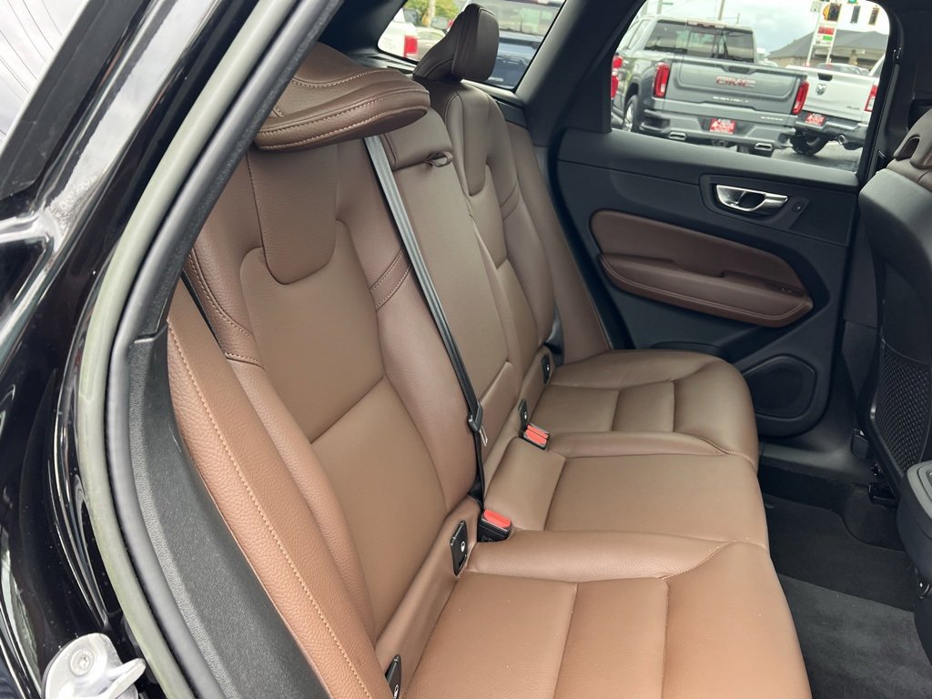Used 2023 Volvo XC60 B5 Plus image 26