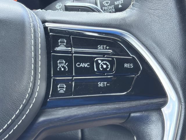 Used 2022 Jeep Grand Cherokee Overland AWD/4WD image 29