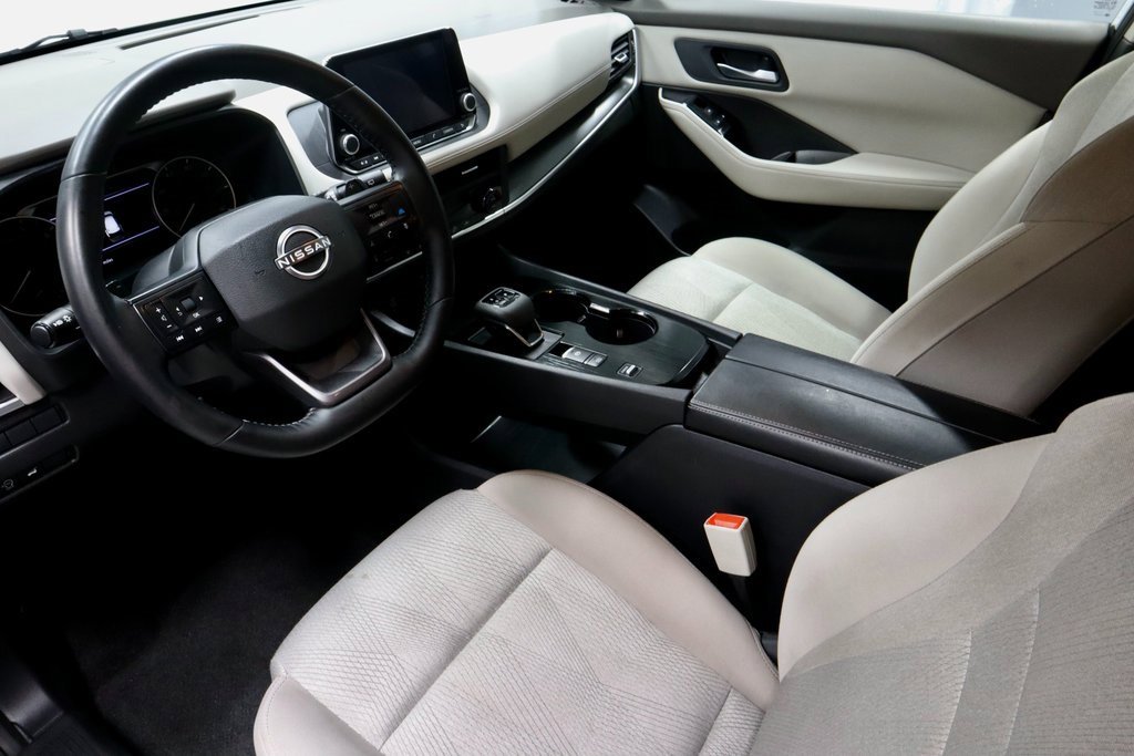 Certified 2025 Nissan Rogue SV image 23