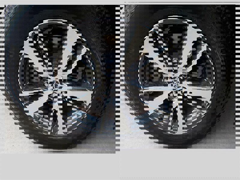 Used 2018 Toyota RAV4 XLE image 12