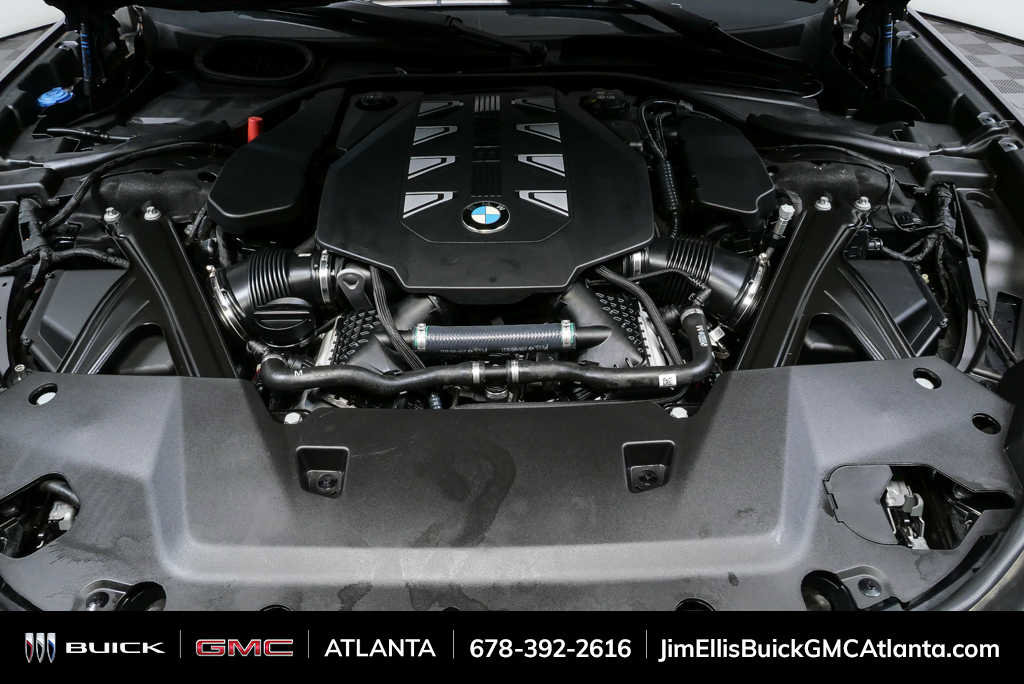 Used 2023 BMW 760i xDrive AWD/4WD image 33