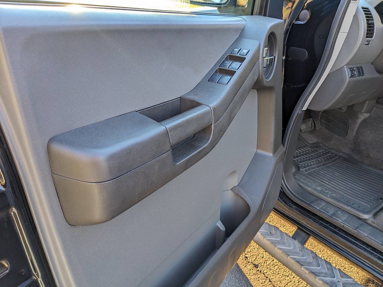 Used 2005 Nissan Xterra SE image 26