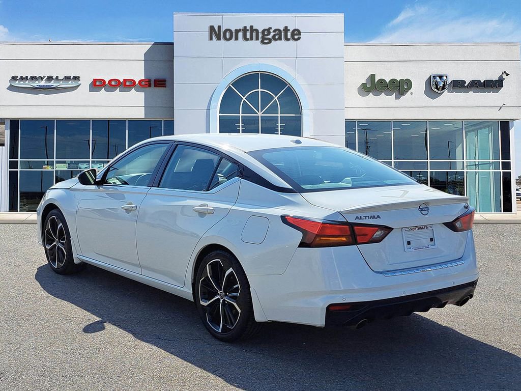 Used 2023 Nissan Altima 2.5 SR w/ SR Premium Package image 3