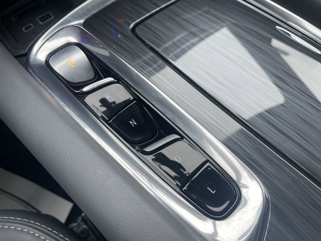 Used 2023 Buick Enclave Essence image 42