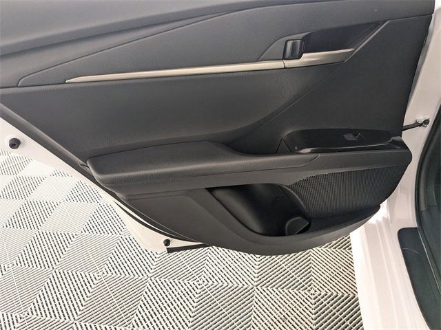 Used 2025 Toyota Camry SE image 27