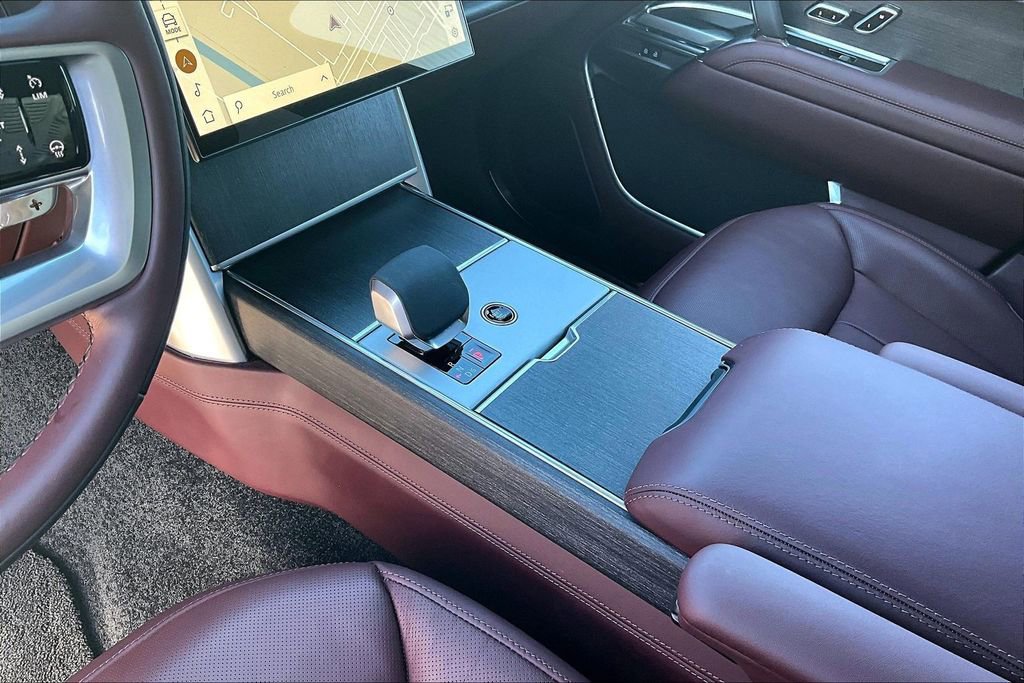 Used 2025 Land Rover Range Rover SE image 17