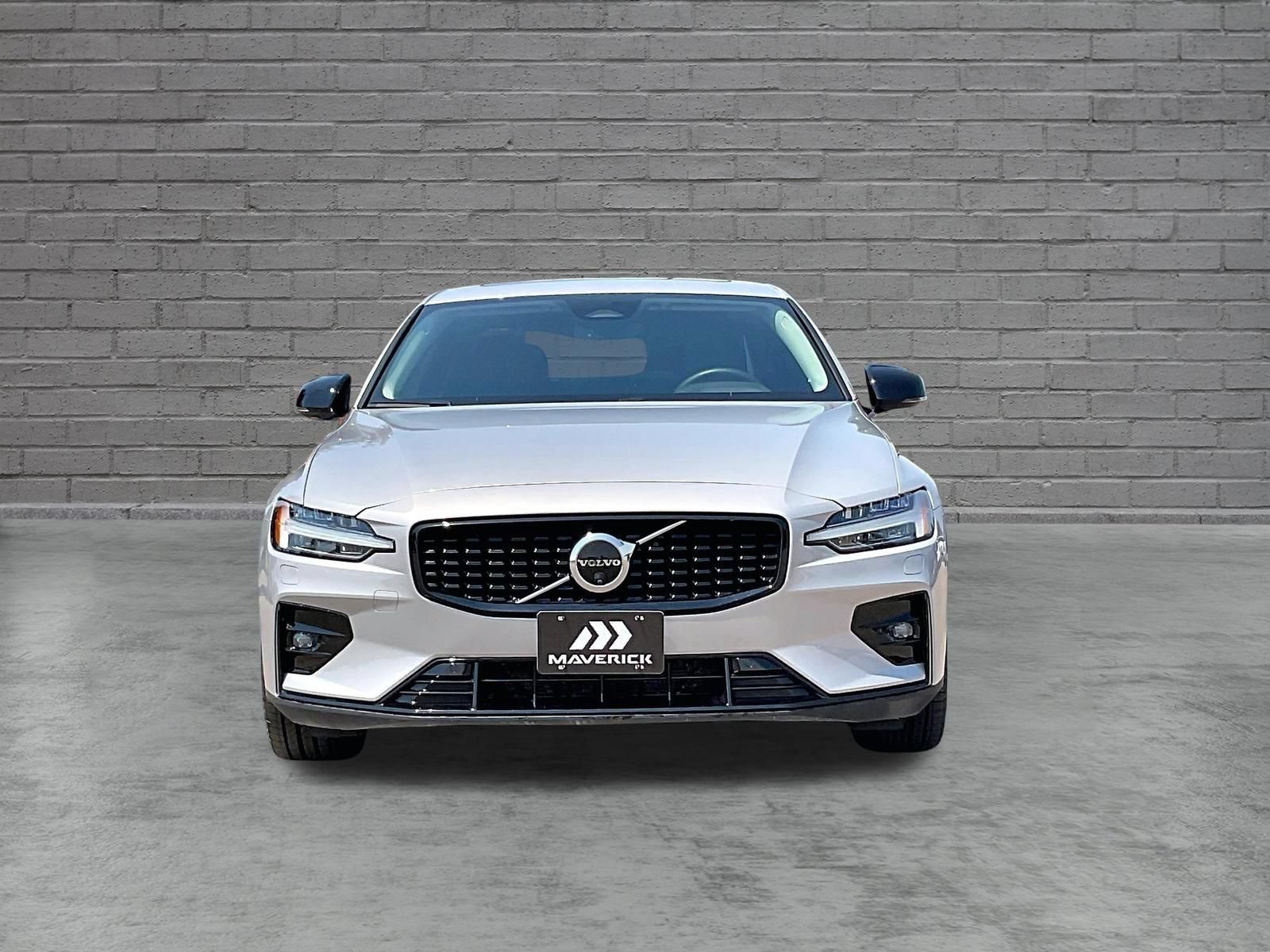 Used 2024 Volvo S60 B5 Plus FWD image 2