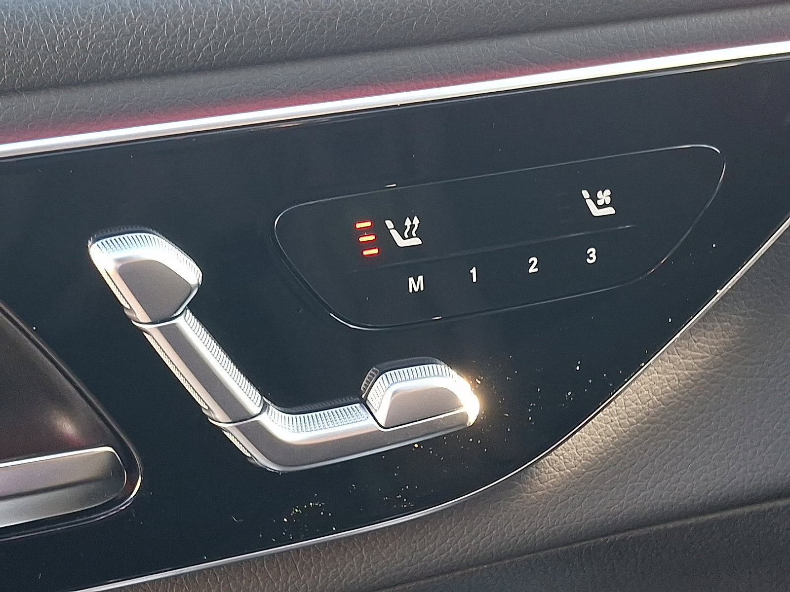 Certified 2025 Mercedes-Benz GLC 300 4MATIC SUV image 25