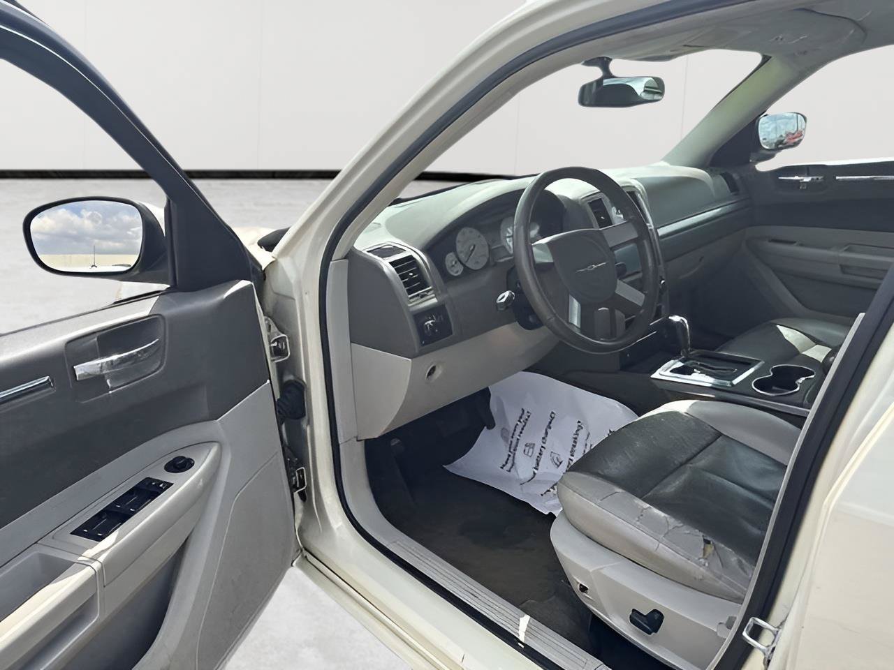 Used 2008 Chrysler 300 Touring RWD image 14