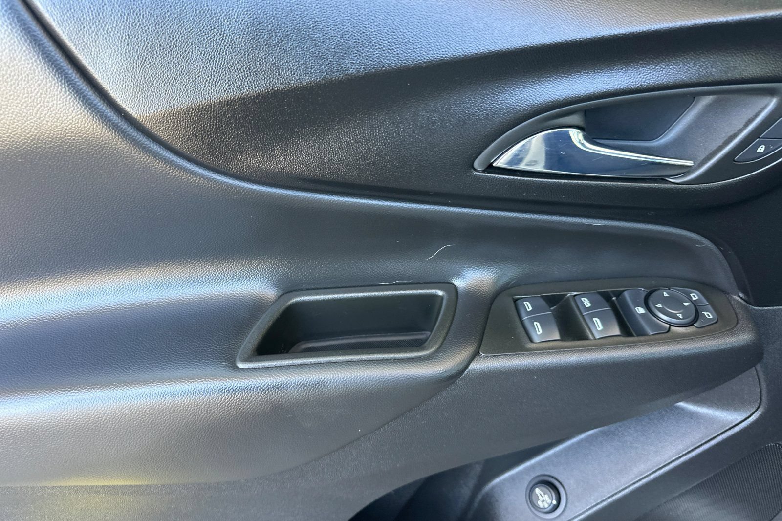 Used 2024 Chevrolet Equinox LT FWD image 11