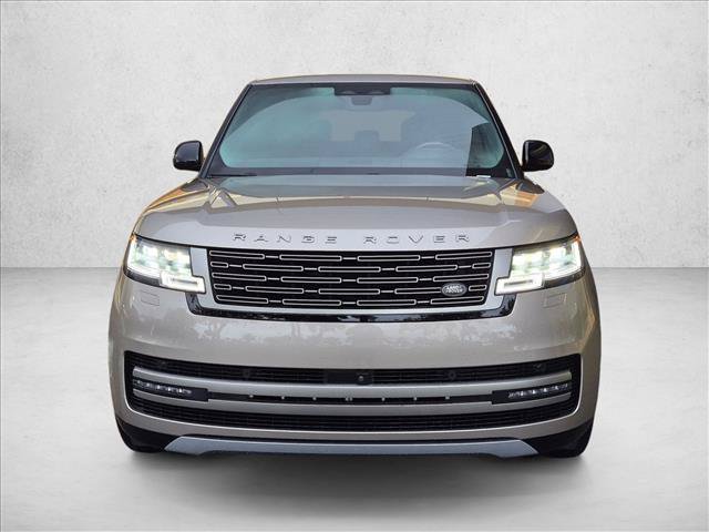 Used 2025 Land Rover Range Rover SE AWD/4WD image 2