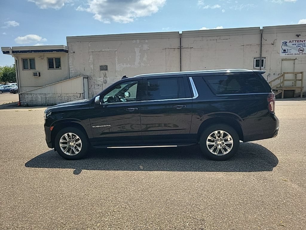 Used 2023 Chevrolet Suburban Premier AWD/4WD image 19