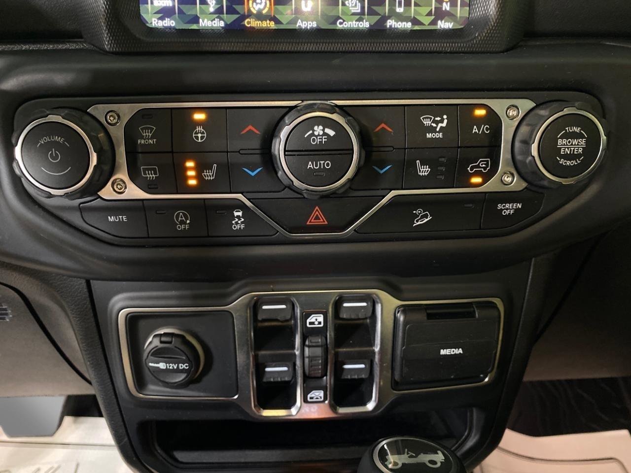 Used 2019 Jeep Wrangler Unlimited Sahara image 13