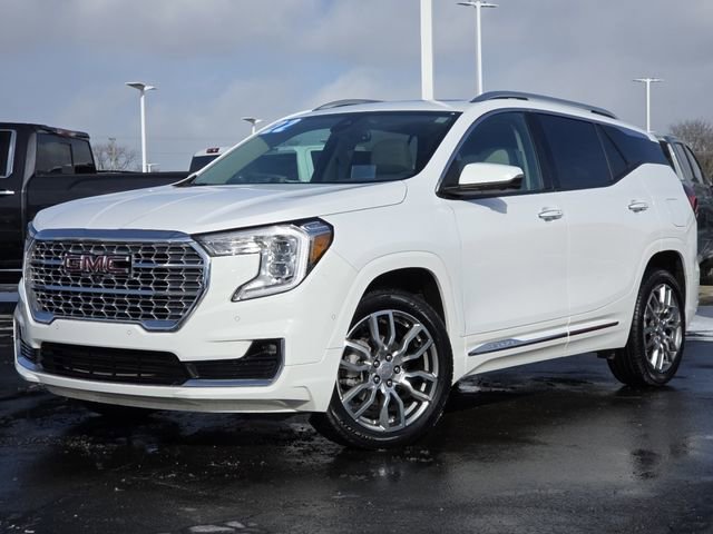 Used 2022 GMC Terrain Denali w/ Denali Premium Package image 2