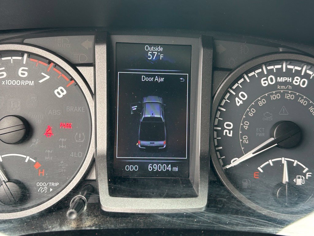 Used 2019 Toyota Tacoma TRD Off-Road w/ Technology Package AWD/4WD image 17