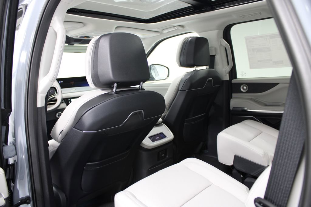 New 2026 Lincoln Navigator Reserve image 27