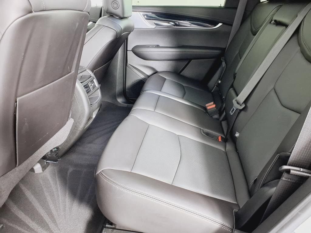 Certified 2025 Cadillac XT5 Premium Luxury AWD/4WD image 4