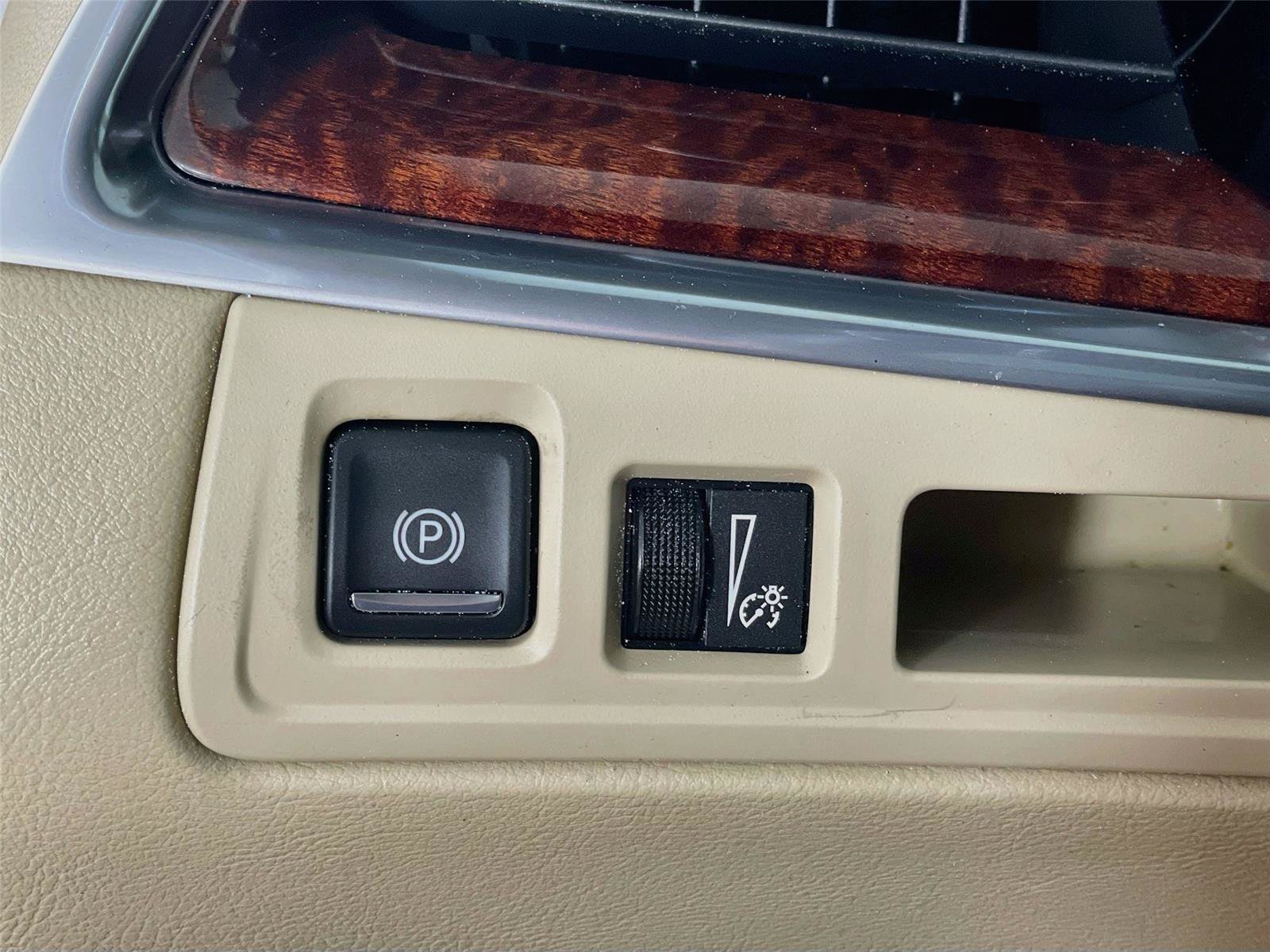 Used 2018 Cadillac XT5 Luxury w/ Driver Awareness Package FWD image 13