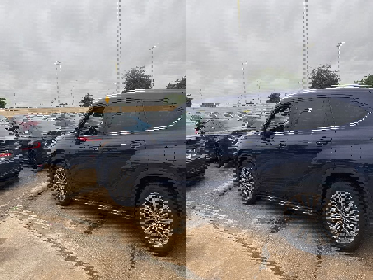 Used 2021 Toyota Highlander Platinum FWD image 7