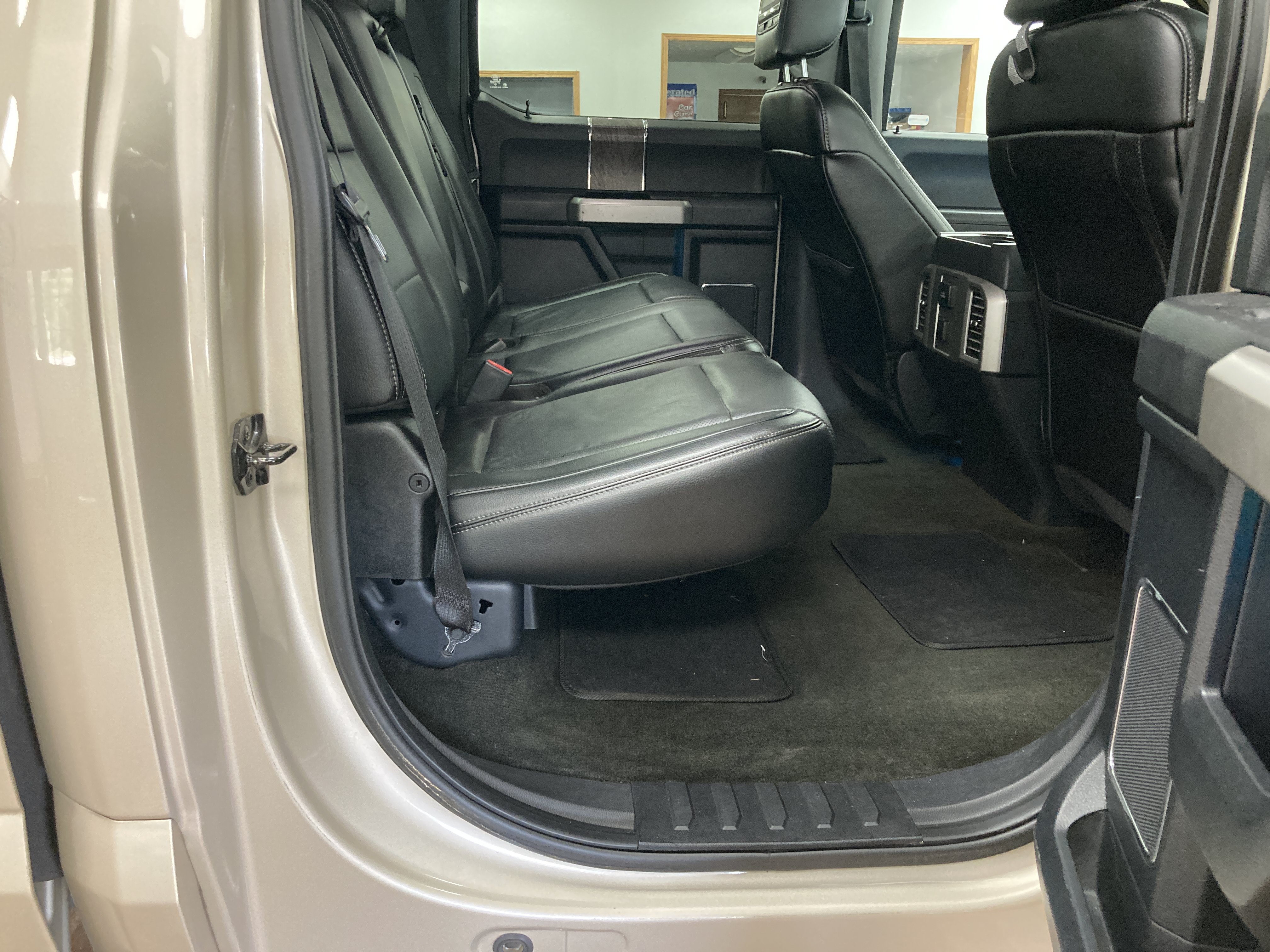 Used 2017 Ford F350 Lariat w/ Lariat Ultimate Package AWD/4WD image 19