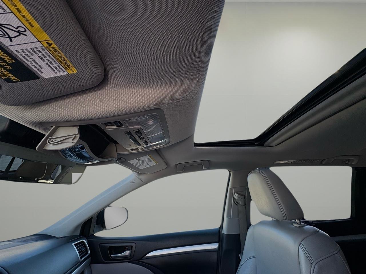 Used 2018 Toyota Highlander XLE image 19