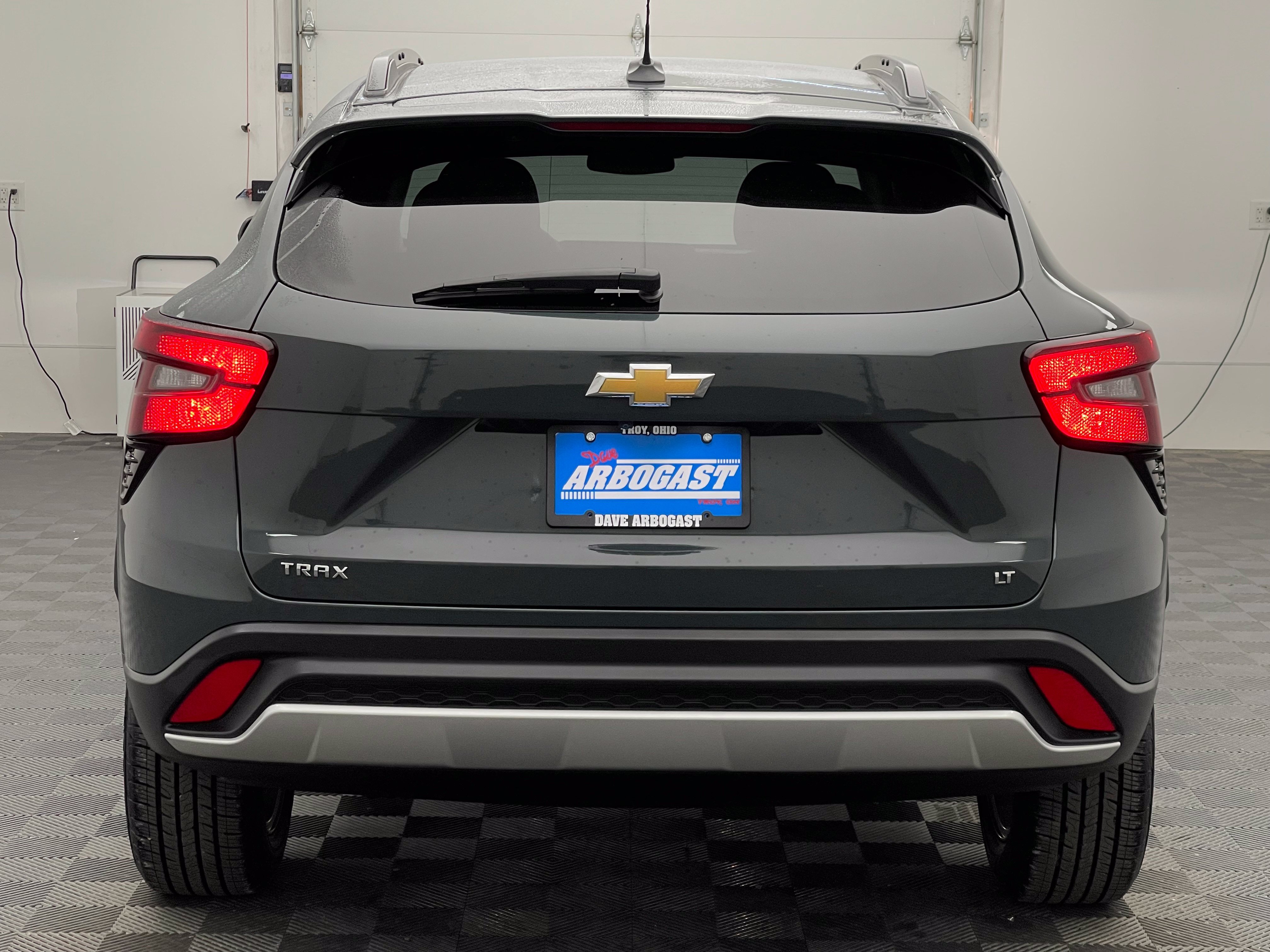 Used 2025 Chevrolet Trax LT FWD image 7
