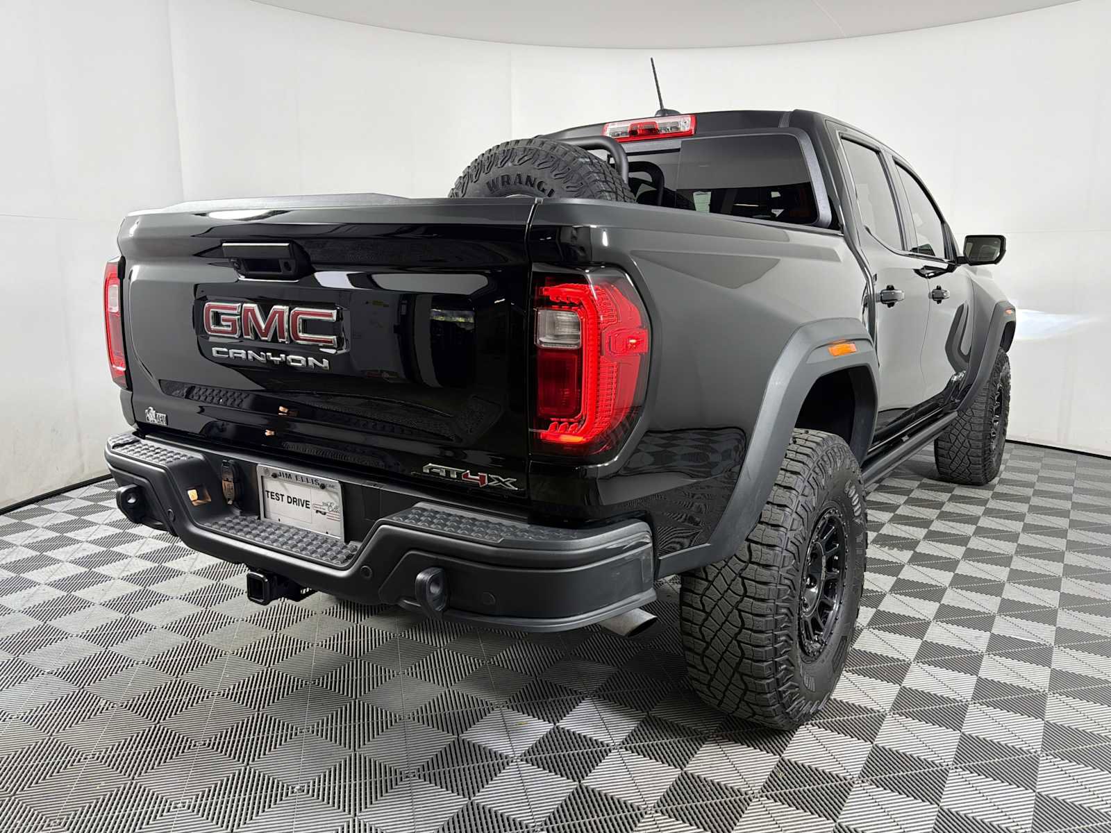 Used 2024 GMC Canyon AT4X w/ AT4X AEV Edition image 7