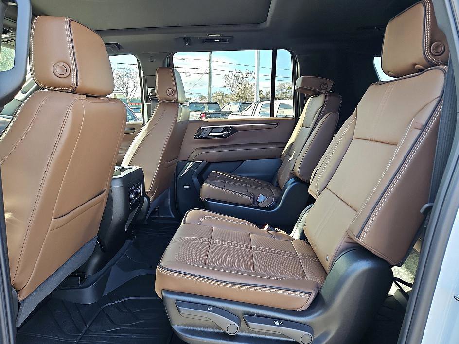 New 2026 Chevrolet Suburban High Country w/ Sun And Tow Package image 10