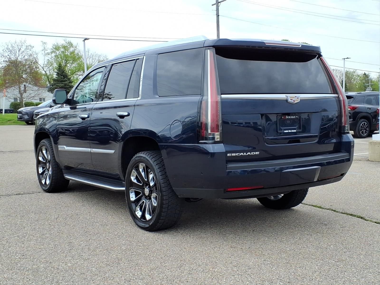 Used 2020 Cadillac Escalade Luxury AWD/4WD image 7