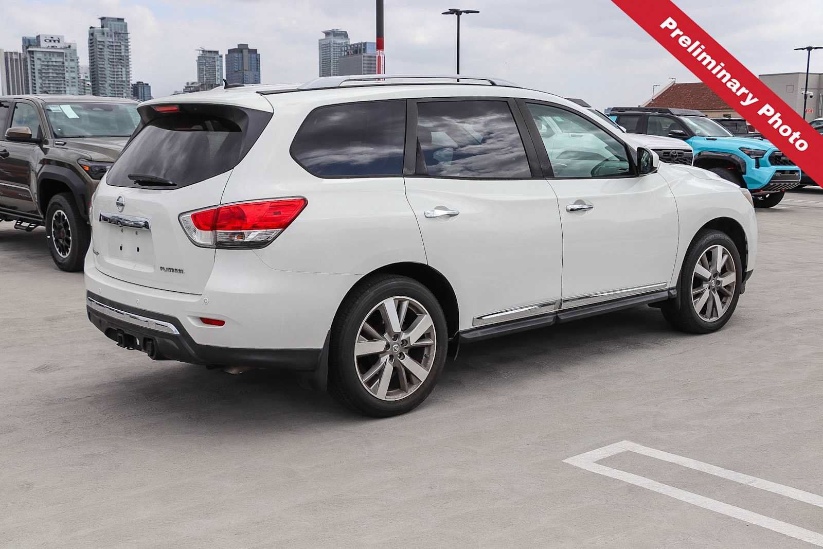 Used 2013 Nissan Pathfinder Platinum FWD image 6