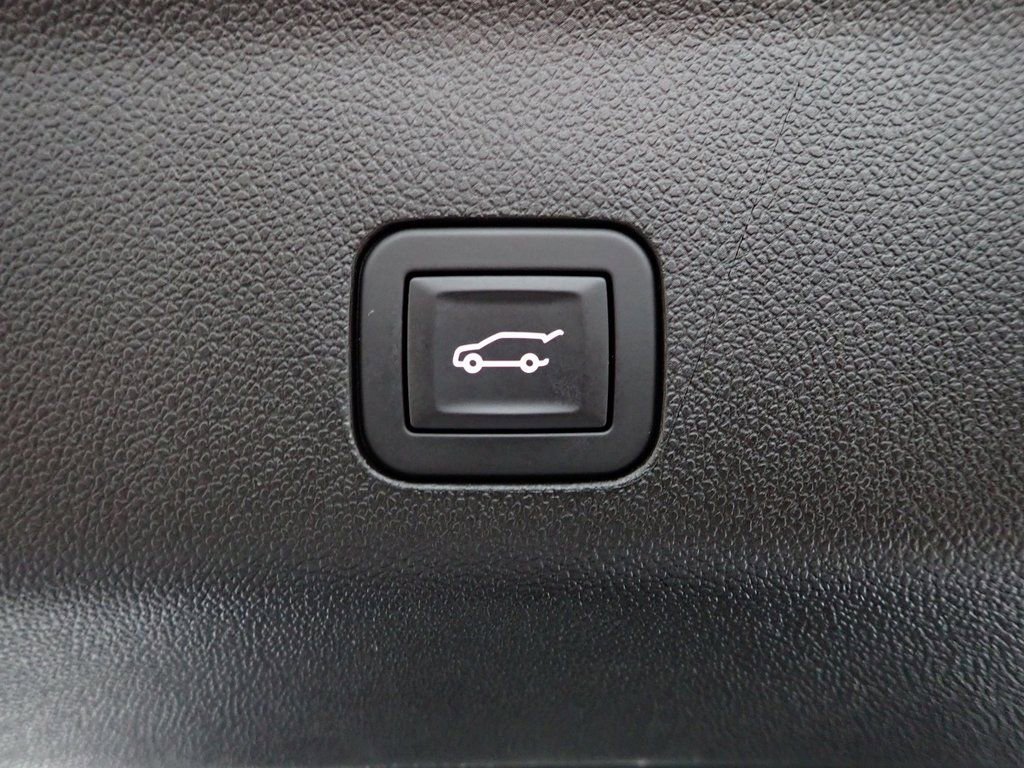 Used 2025 Chevrolet Tahoe Z71 image 19