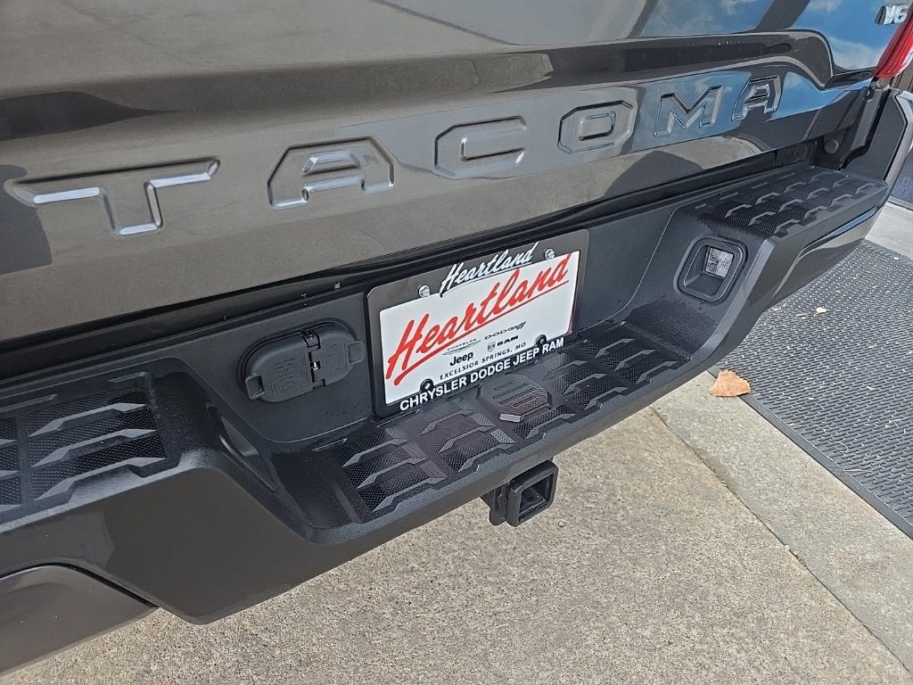 Used 2022 Toyota Tacoma SR image 22