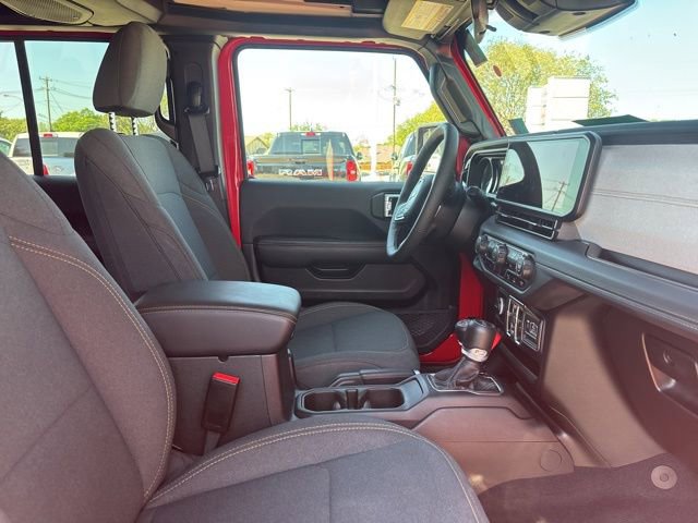 Used 2025 Jeep Wrangler Unlimited Sahara w/ Safety Group image 12