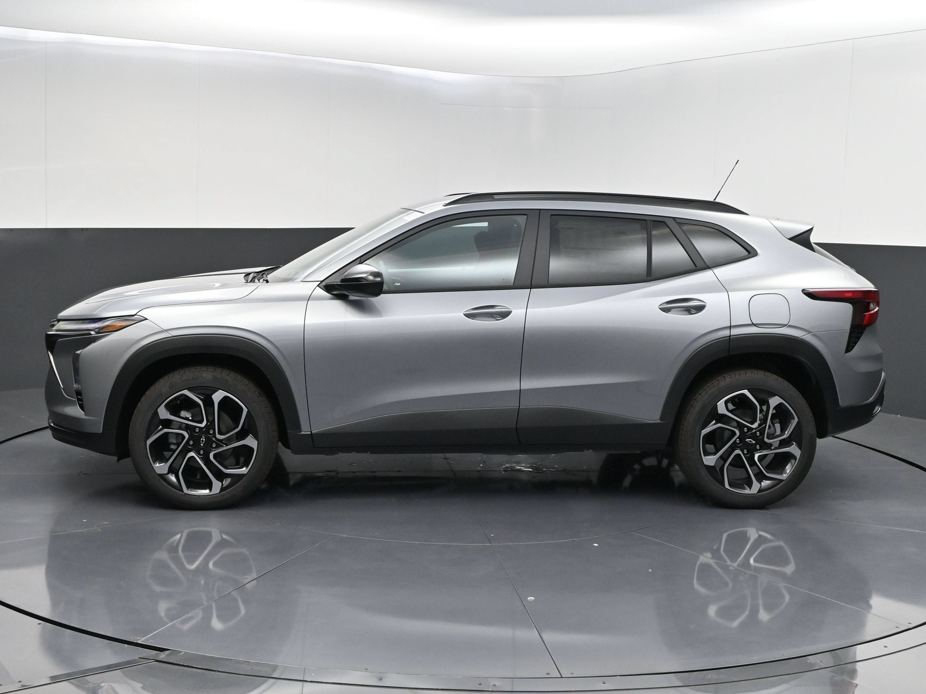 New 2026 Chevrolet Trax RS w/ Driver Confidence Package FWD image 5