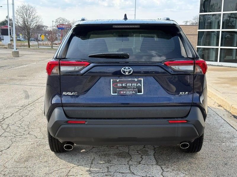 Used 2021 Toyota RAV4 XLE image 4