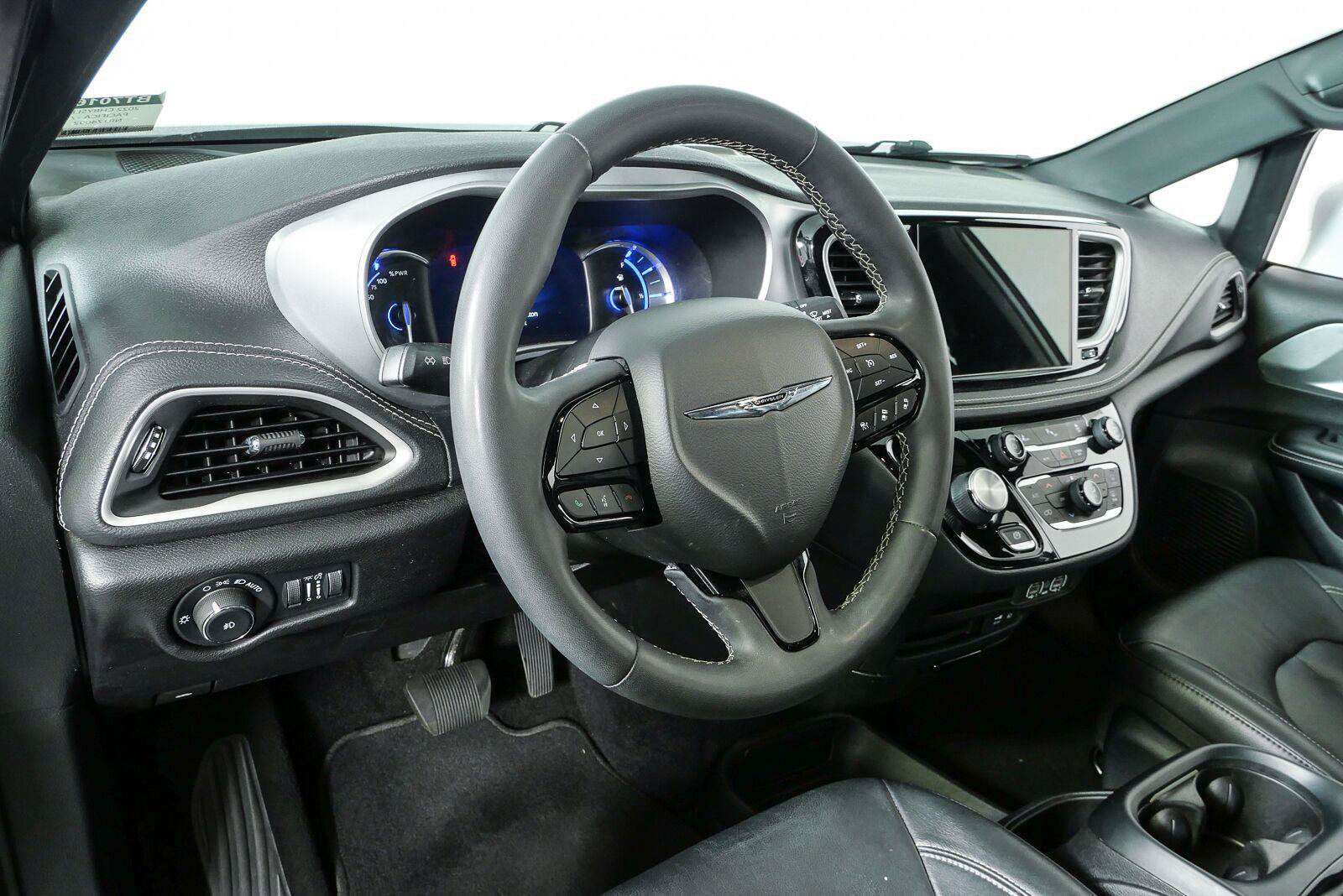 Used 2022 Chrysler Pacifica Touring-L w/ S Appearance Package FWD image 5