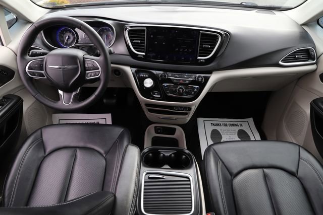 Used 2024 Chrysler Pacifica Touring-L FWD image 21