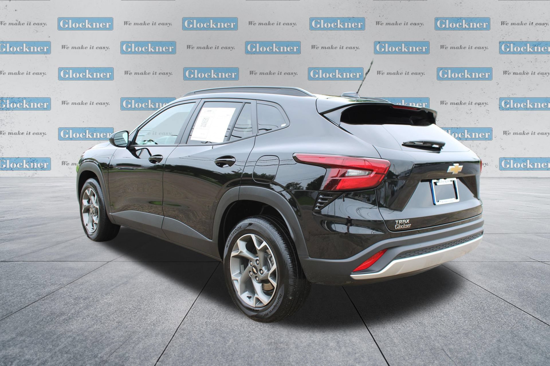 Used 2025 Chevrolet Trax LT FWD image 8