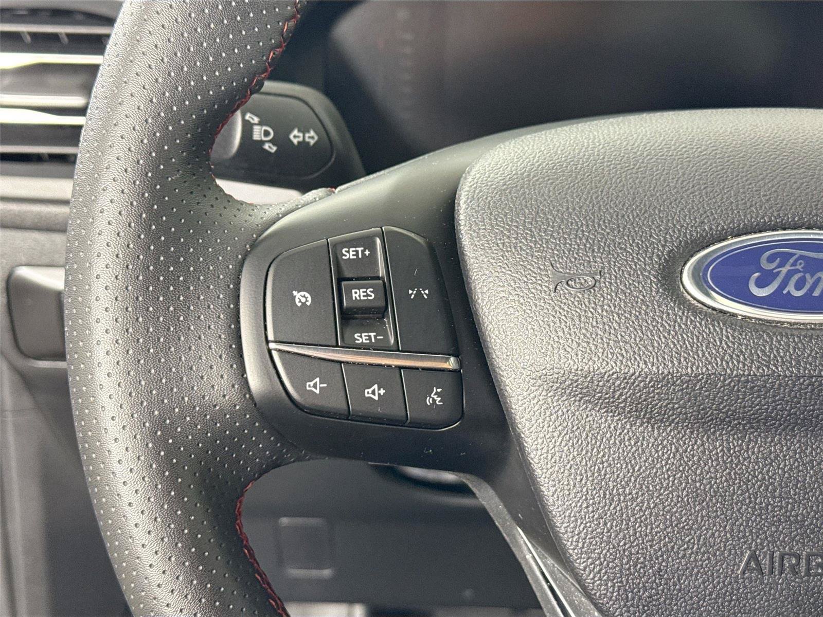 Used 2025 Ford Escape ST-Line FWD image 15