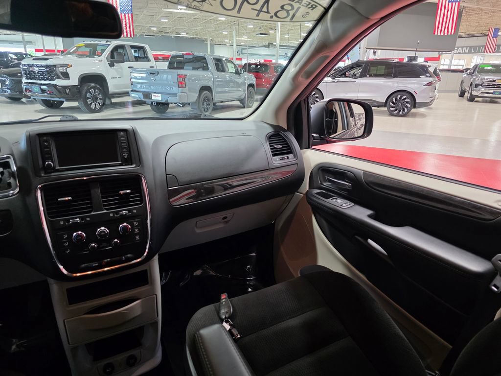 Used 2019 Dodge Grand Caravan SE FWD image 15