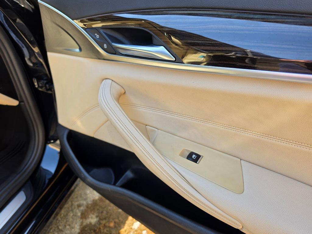 Used 2018 BMW 530e 530e iPerformance image 48