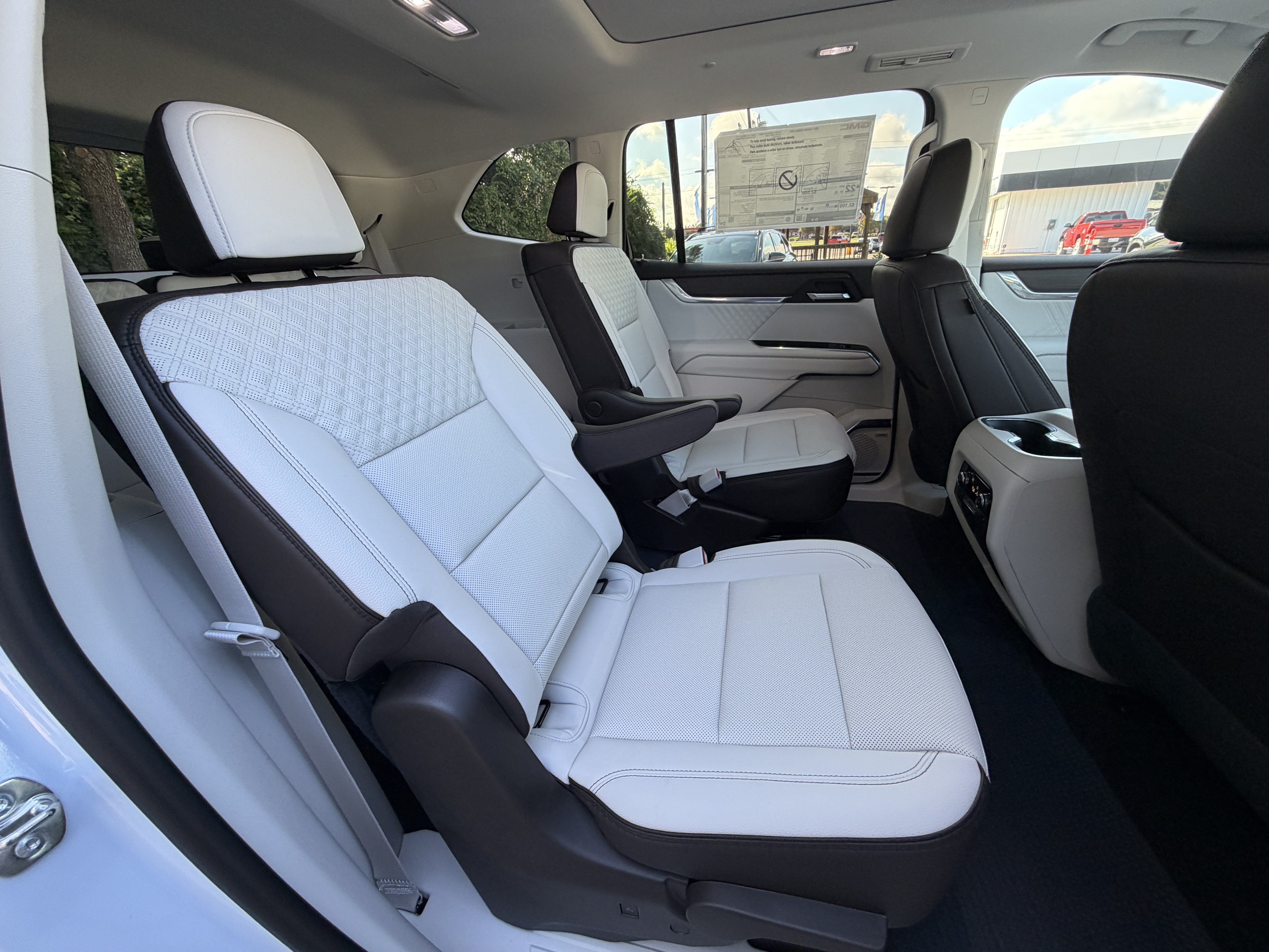 New 2027 GMC Acadia Denali w/ Denali Reserve Package FWD image 19