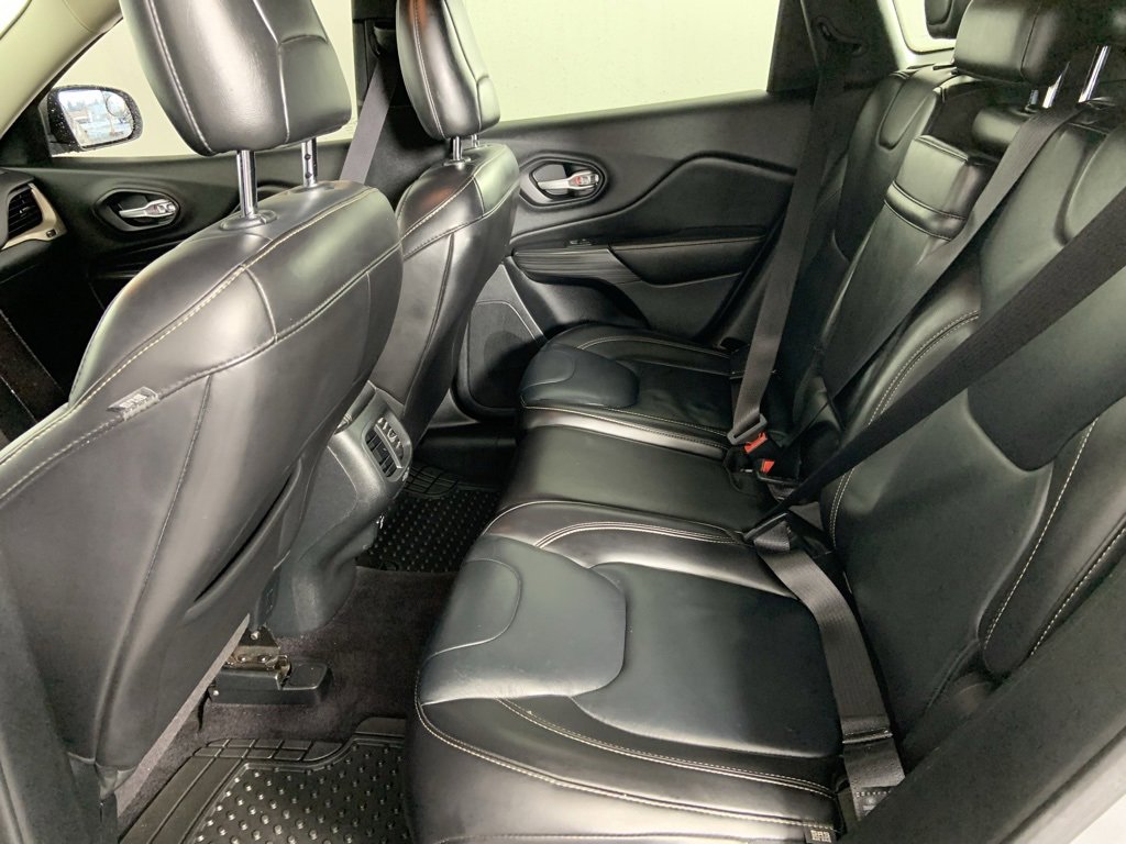 Used 2016 Jeep Cherokee Limited image 19