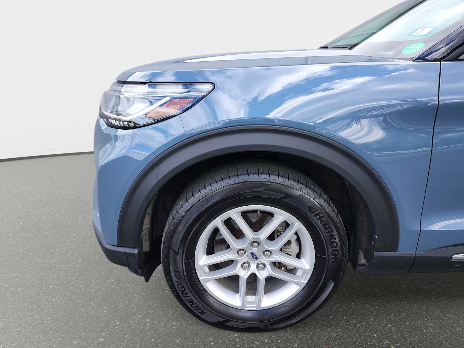 Used 2025 Ford Explorer Active AWD/4WD image 10