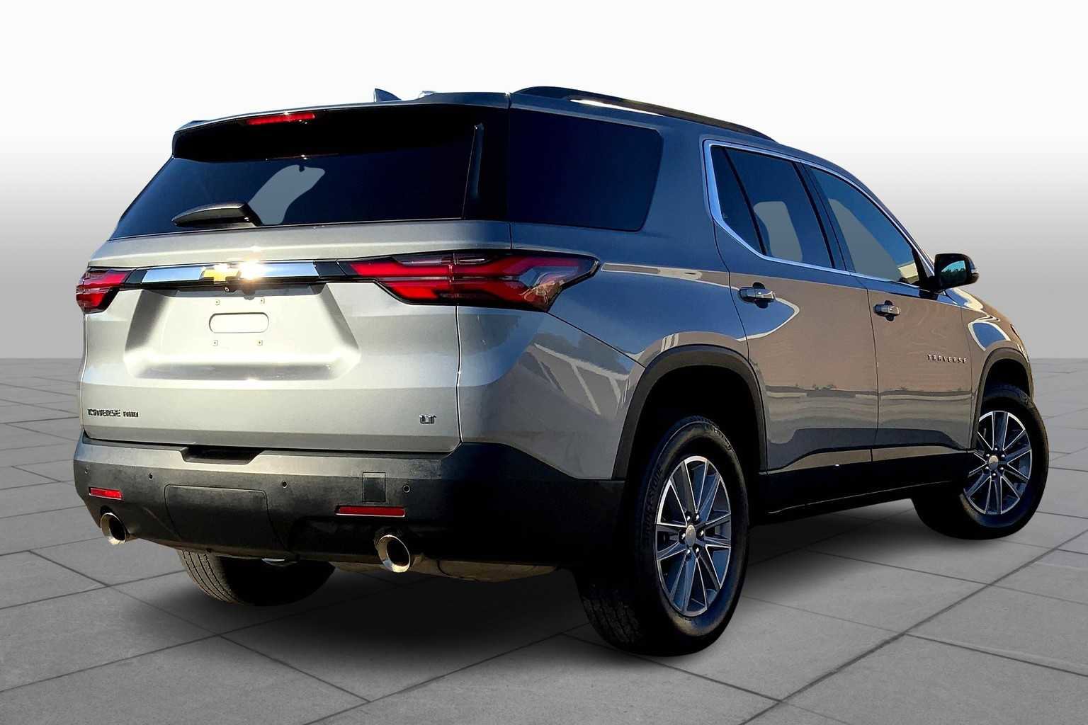 Used 2023 Chevrolet Traverse LT image 12