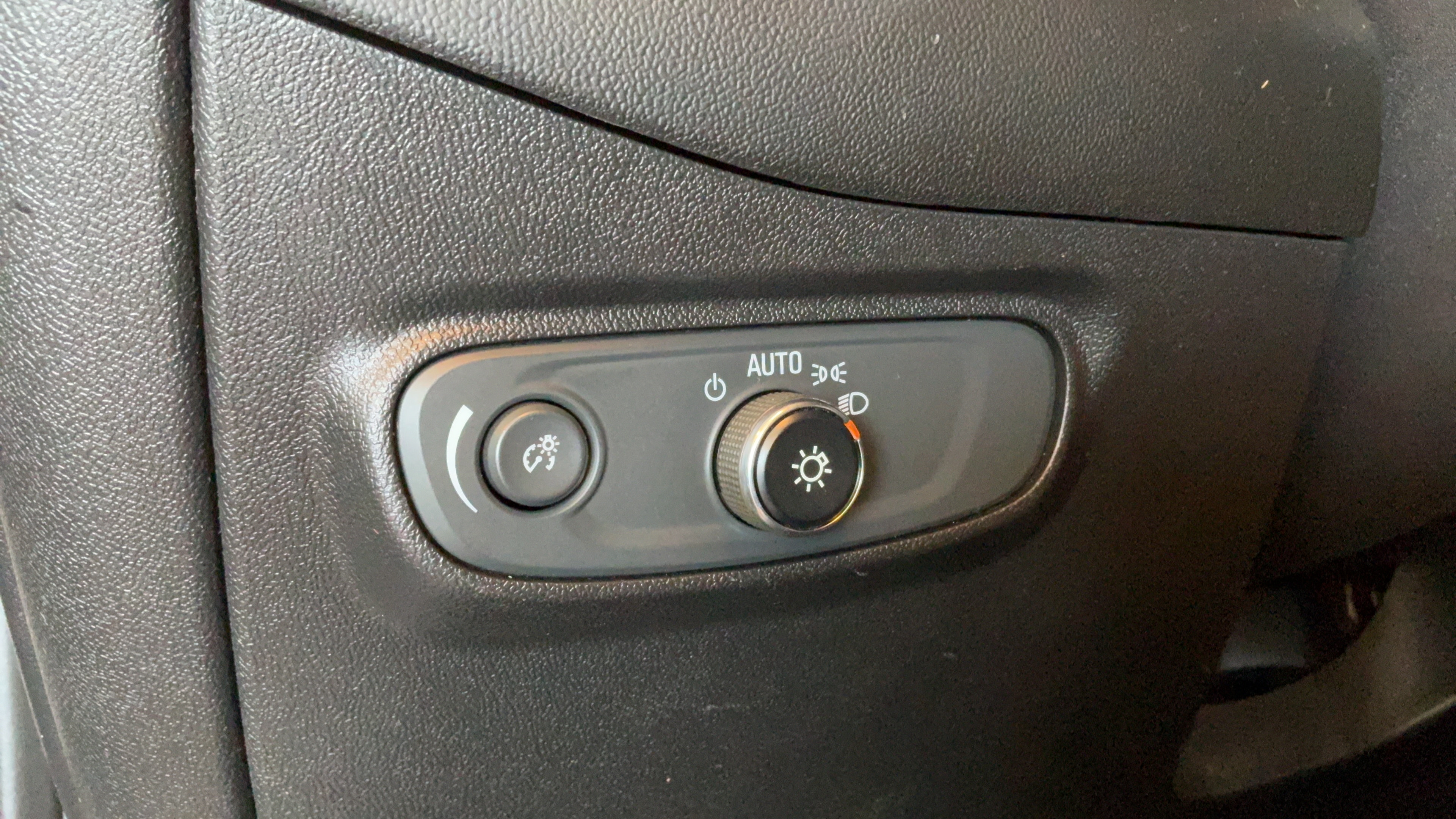 Used 2019 Chevrolet Equinox LT FWD image 19